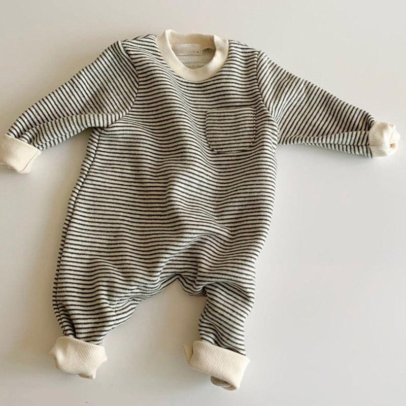 Wear striped baby jumpsuits outside - MAXIME